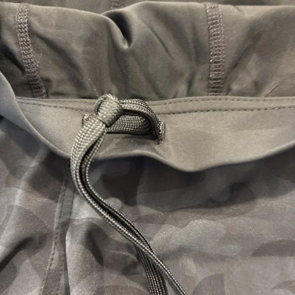 Ten Thousand Interval Men's Camo Shorts Size 30 Black Lined Stretch Gym Pockets - Picture 5 of 8